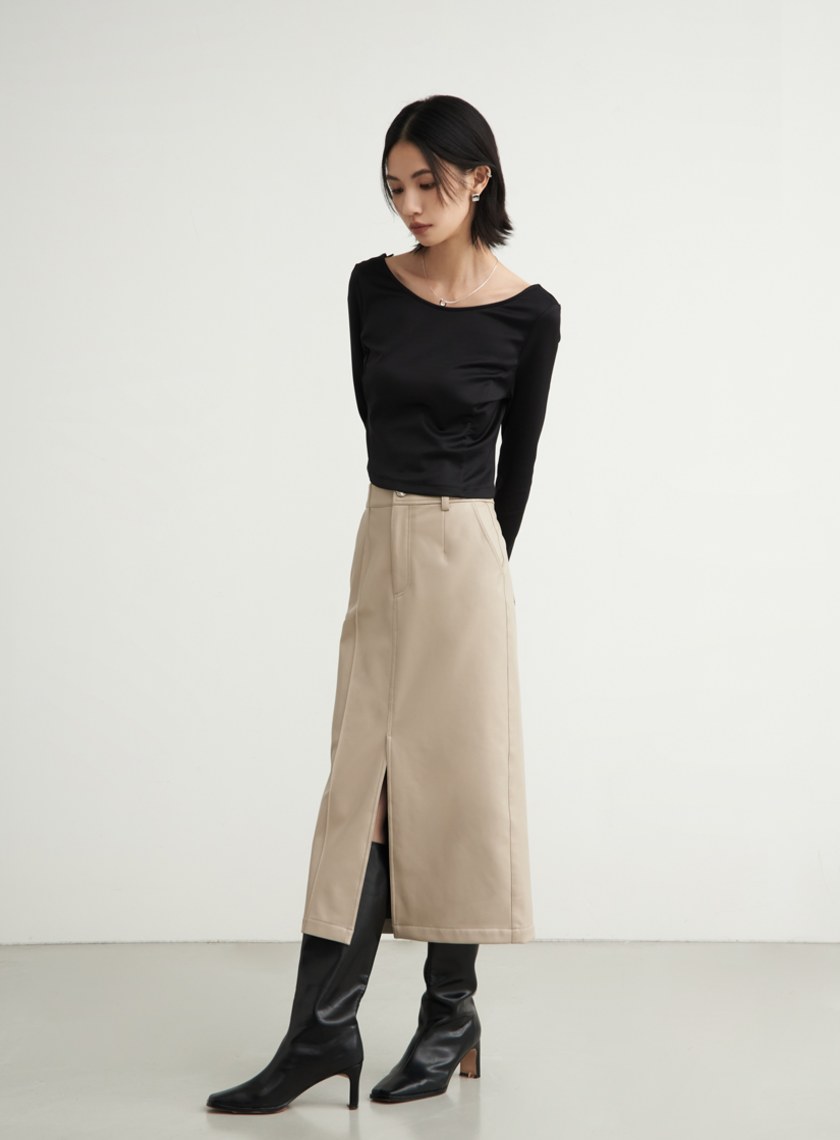 挖背剪裁圓領短版上衣